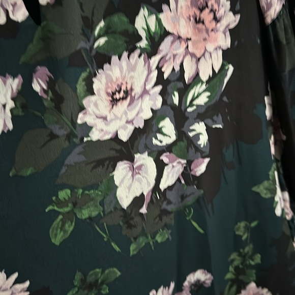 Club Monaco- Size 8 Silk Floral Shift Dress with Bell Sleeves - Picture 8 of 14